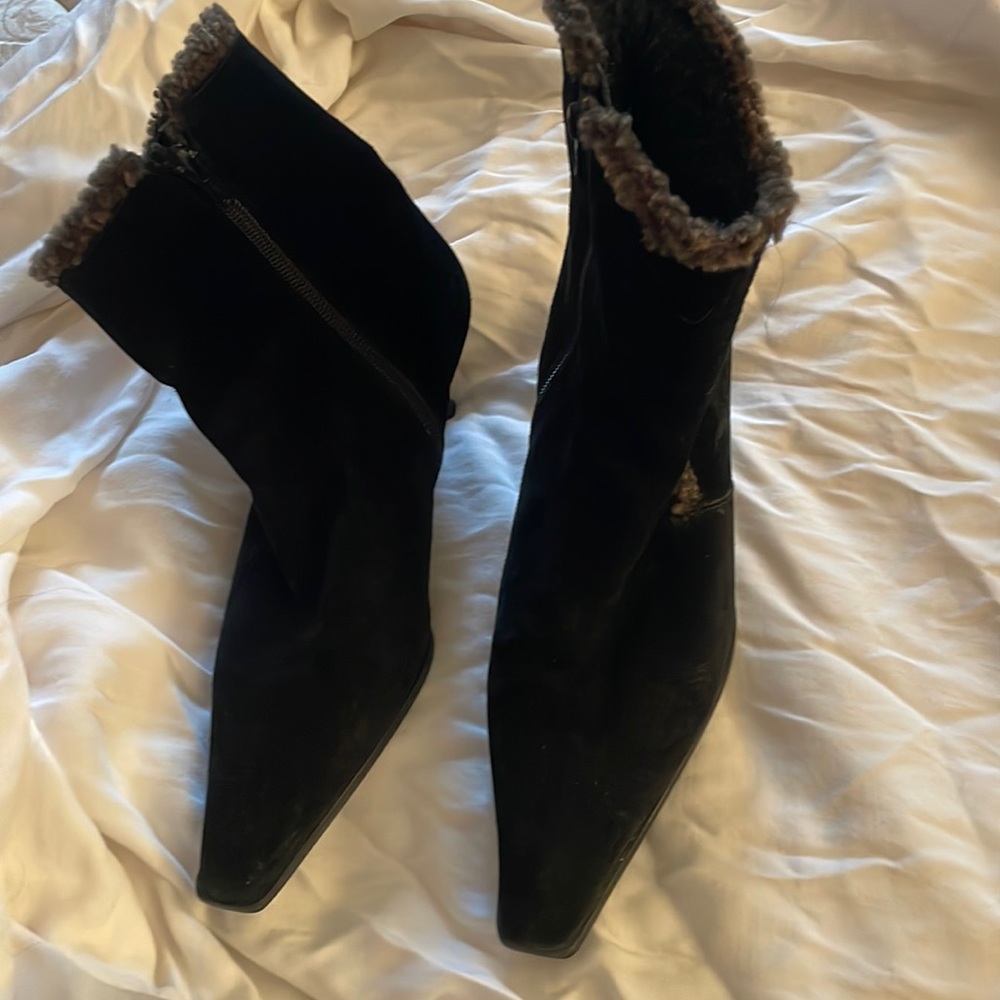 Stuart Weitzman size 7.5 fur lined booties